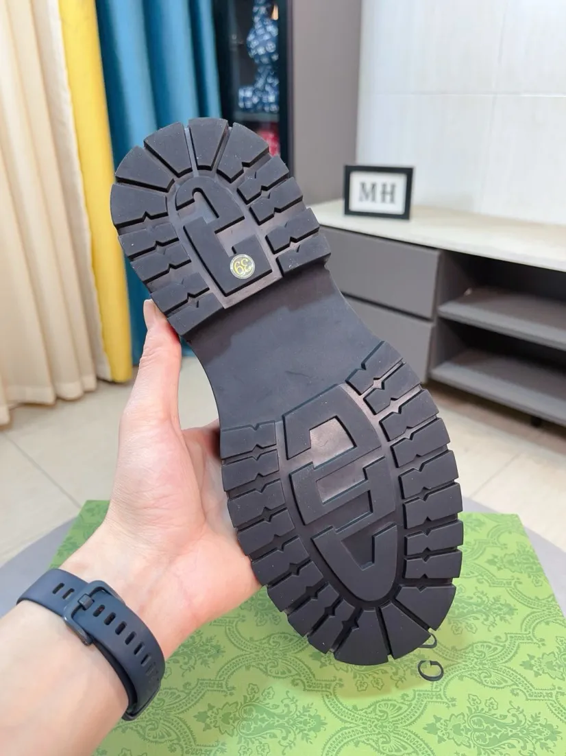 Men's shoes 💰540🌸🌸 (GUCCI) [cow lining plus velvet optional] [can be made without standard] New product Martin boots imported from Canada with full top layer high mercerized frosted fabric, punched using 3D digital technology, high-end and classy, ​​versatile to wear, full of three-dimensionality, close pictures will make you obsessed with the leather. You can't extricate yourself ~ the best on the market.          Fabric: Cowhide/Embossed Lining: Cowhide.          Please make a note when placing an order, sizes: 38-44 (37, 45, 46 can be customized and cannot be returned or exchanged) 5 colors available; black, gray, khaki, coffee, and earthy yellow